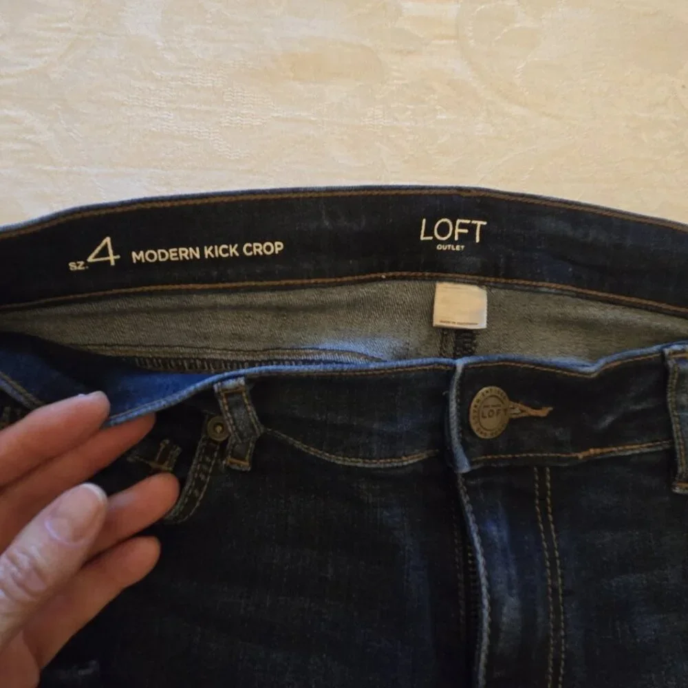 Ann Taylor Loft Modern Kick Crop Size 4 - Picture 3 of 8